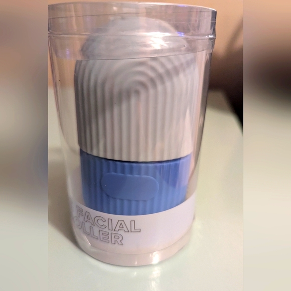 NWT Facial Ice Roller Migraine Relief, Face message and puffiness - Picture 2 of 4